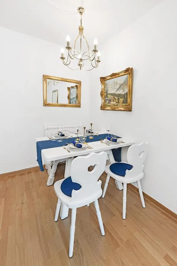Zwei Zimmer Wohnung Im Stadtzentrum Mit Tiefgaragenplatz Munich Germany