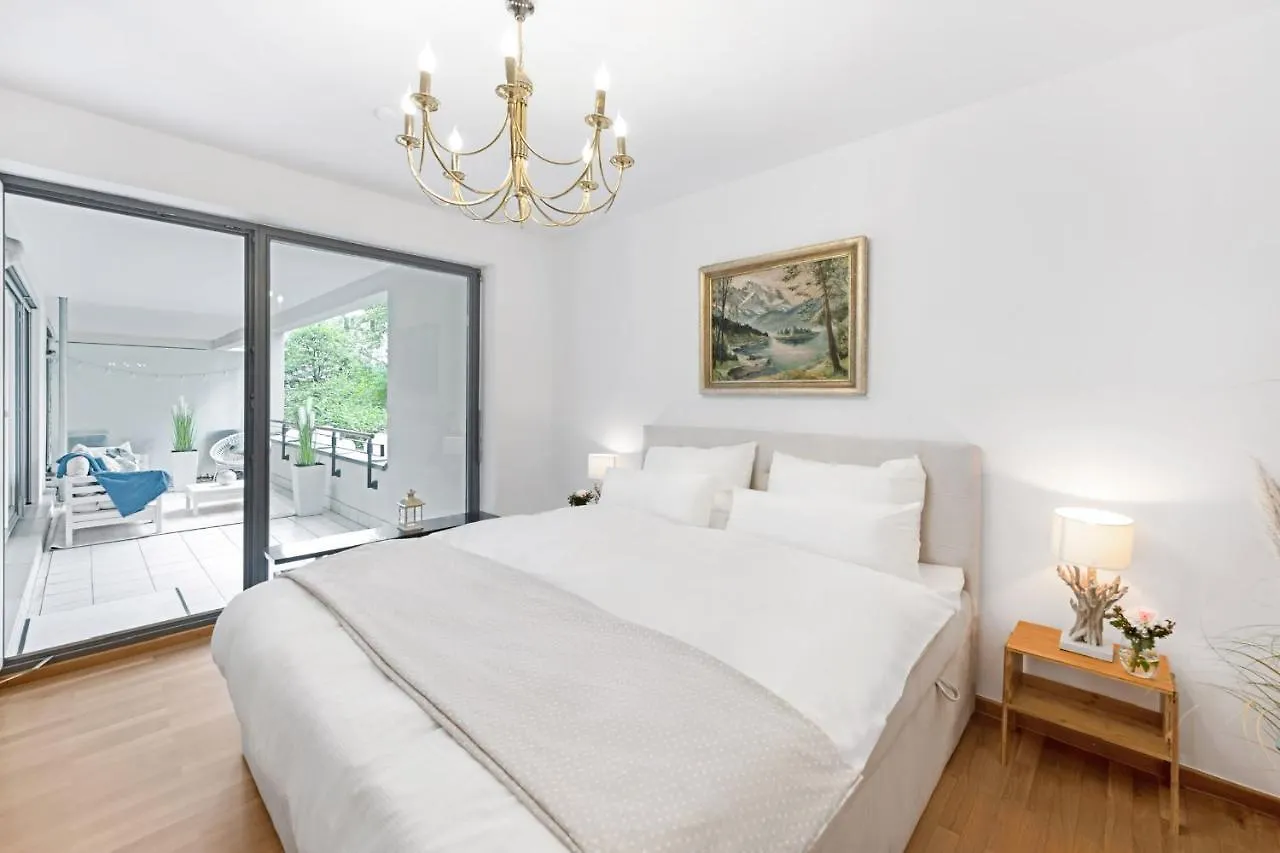Zwei Zimmer Wohnung Im Stadtzentrum Mit Tiefgaragenplatz Mnichov